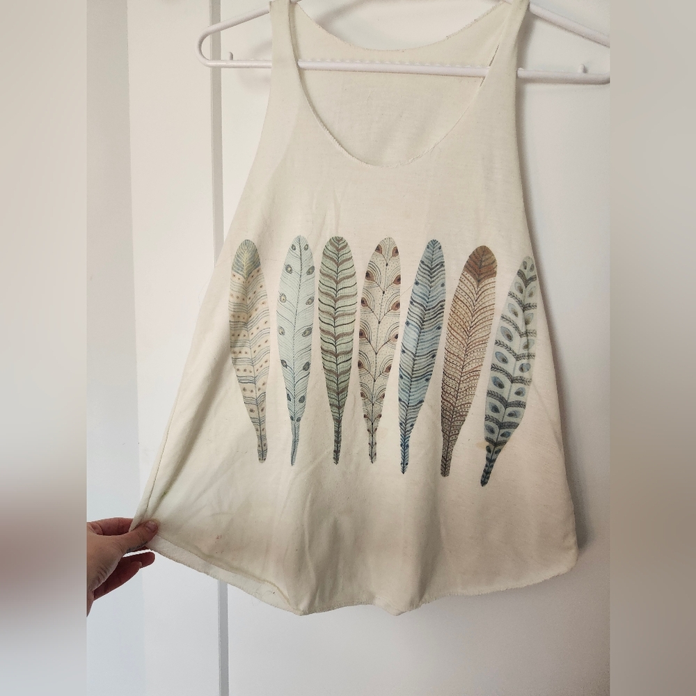 *Bundle 3/$20!* Feather-Print Tank Top